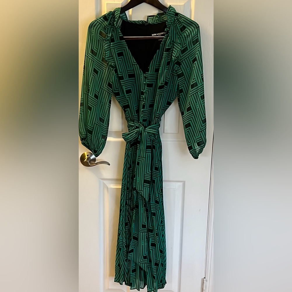 NWOT- Karl Lagerfeld green and black dress button pleated with belt size 4
